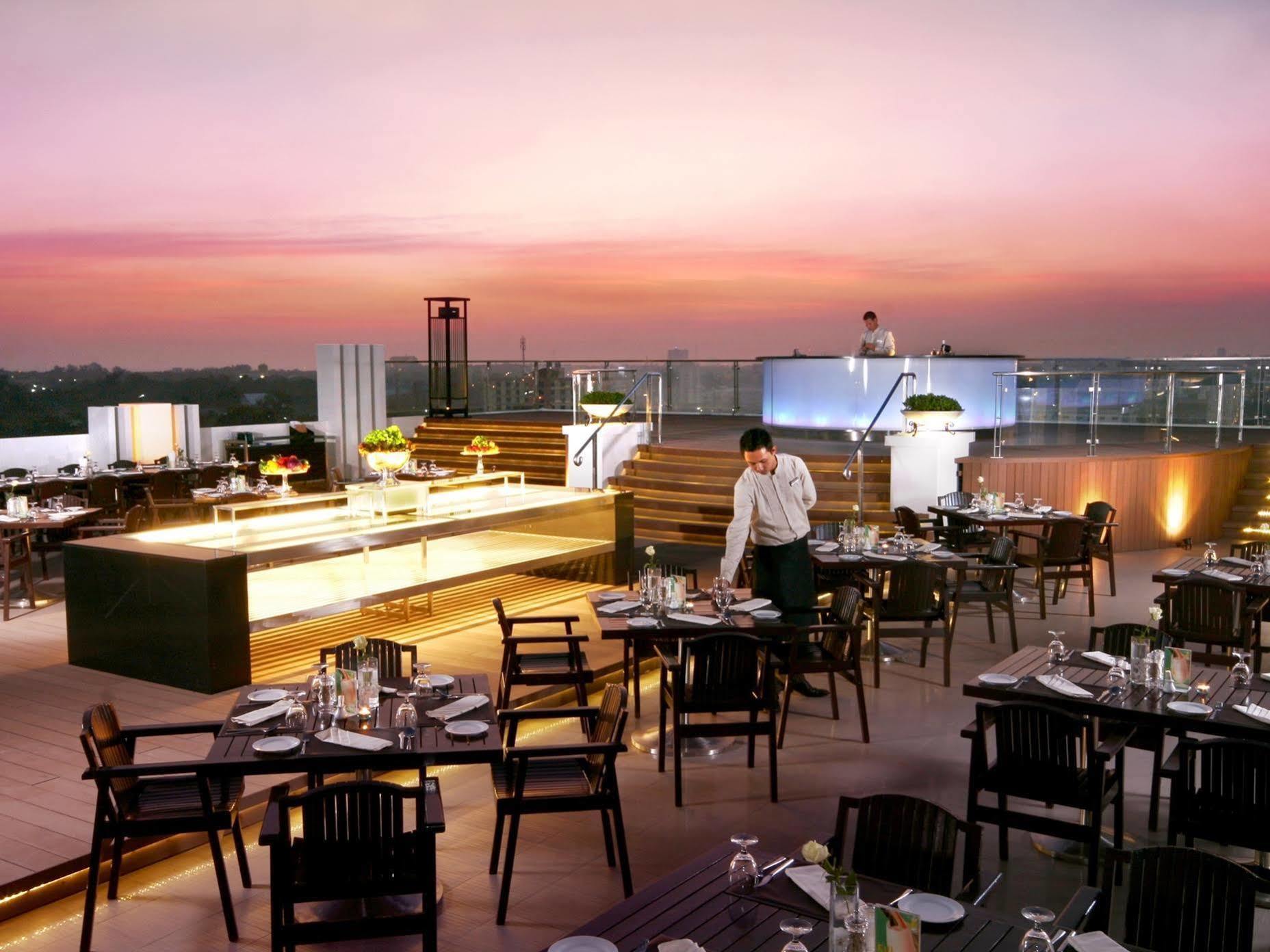 Kameo Grand Hotel & Serviced Apartment, Rayong Exterior photo