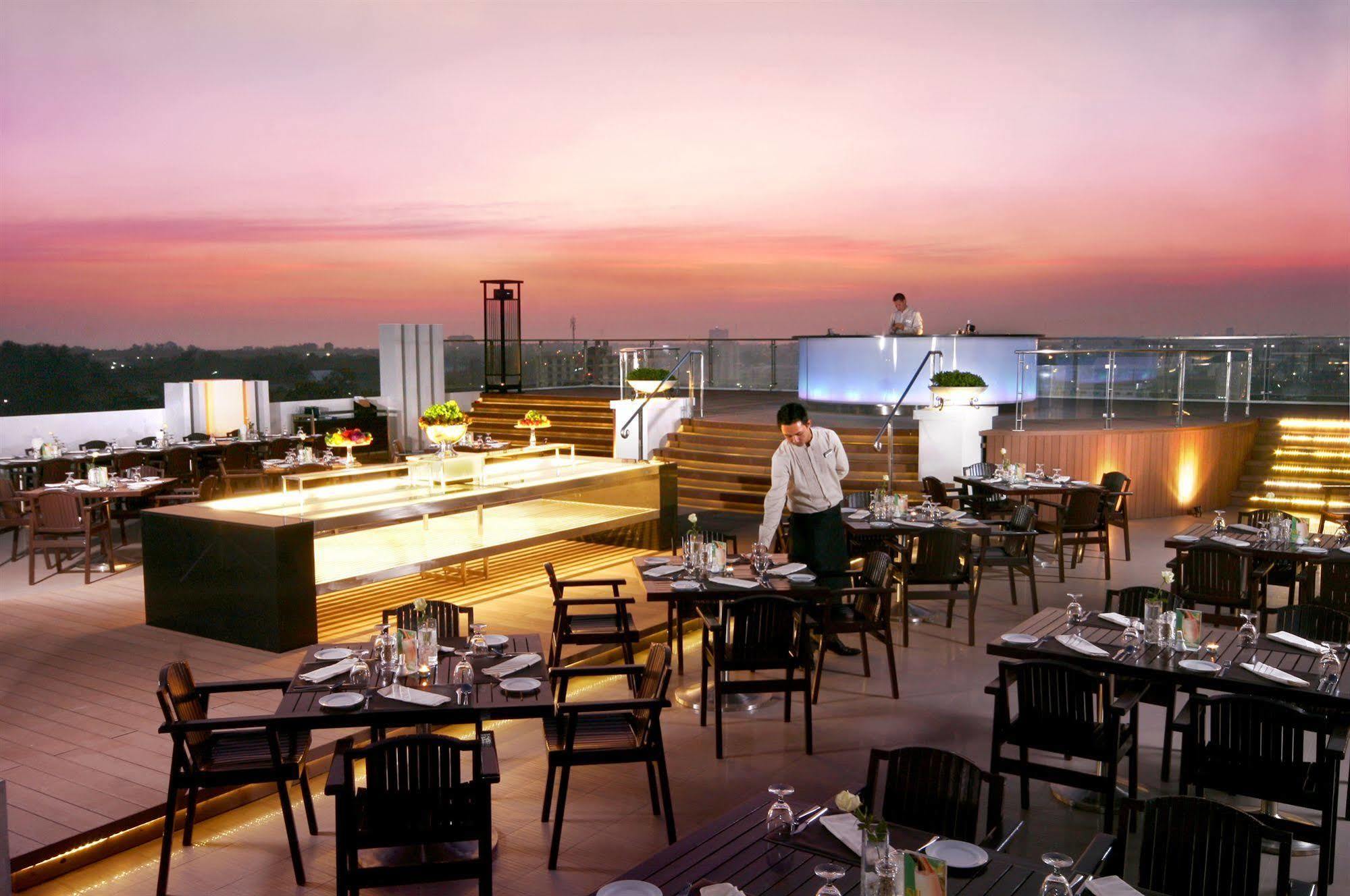 Kameo Grand Hotel & Serviced Apartment, Rayong Exterior photo