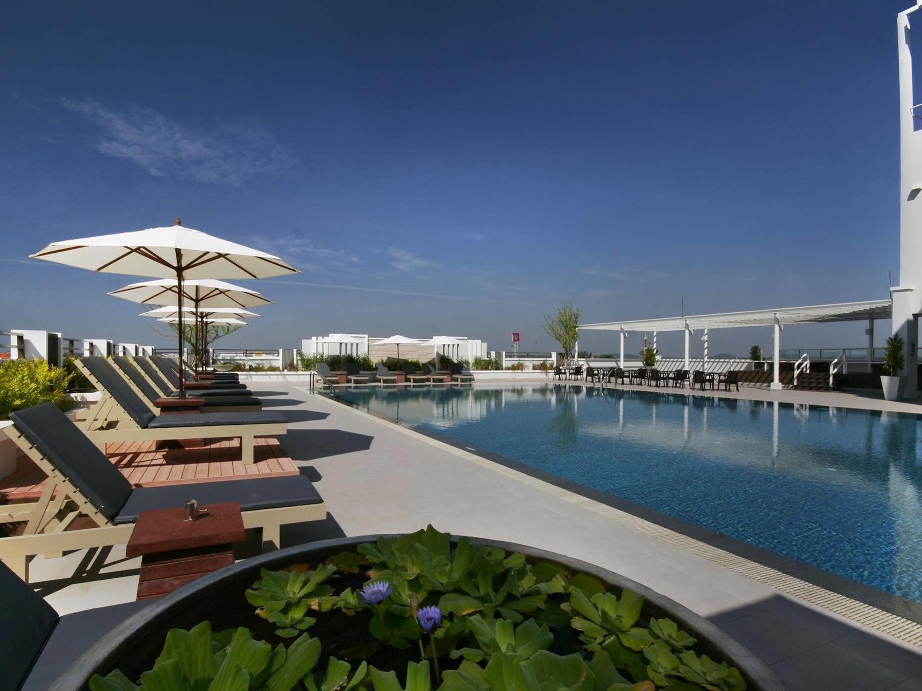 Kameo Grand Hotel & Serviced Apartment, Rayong Exterior photo