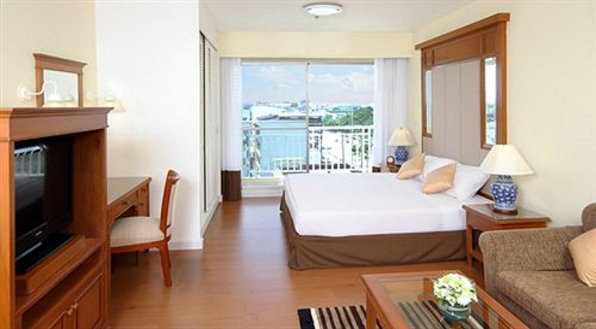 Kameo Grand Hotel & Serviced Apartment, Rayong Exterior photo