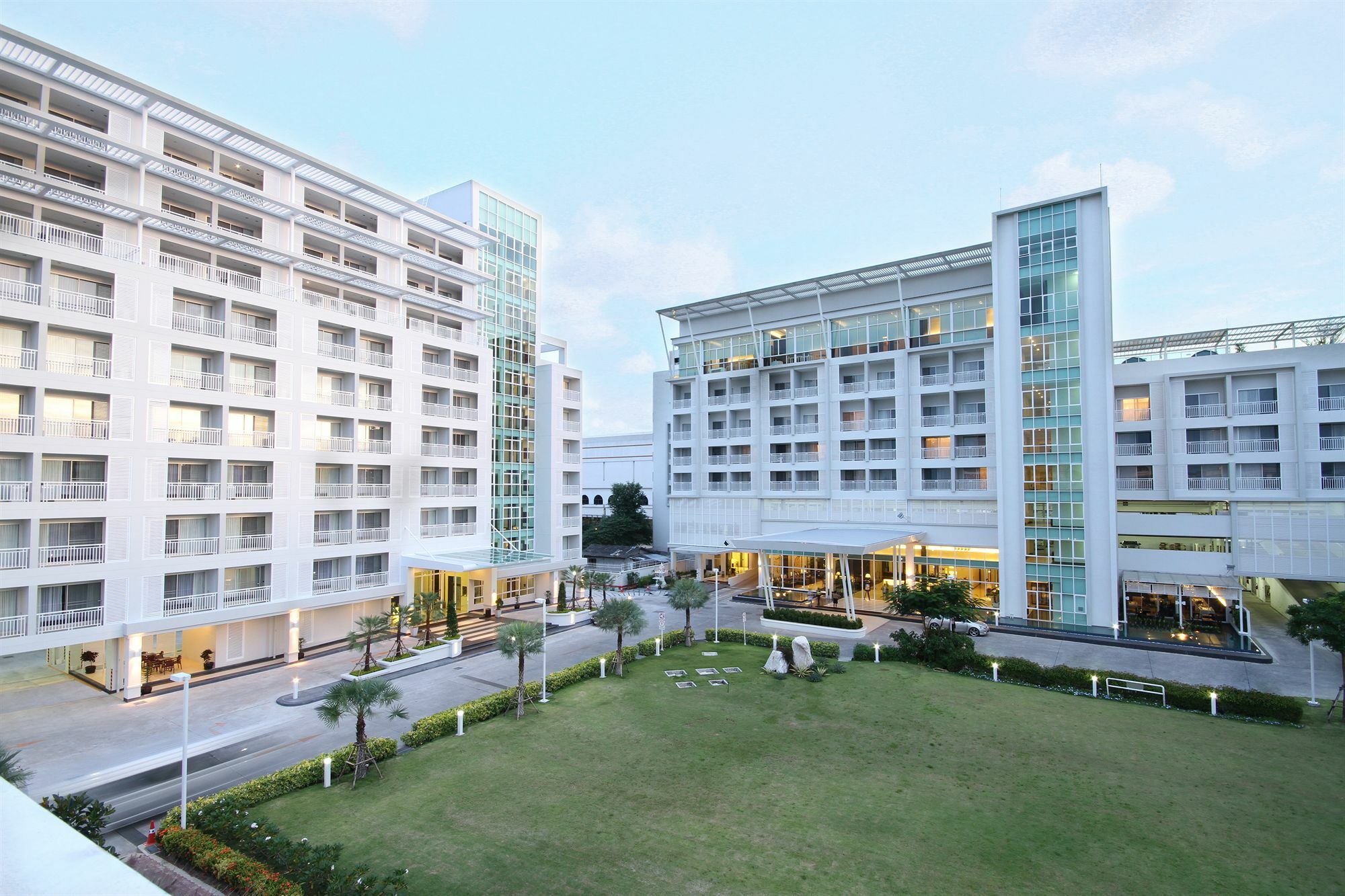 Kameo Grand Hotel & Serviced Apartment, Rayong Exterior photo