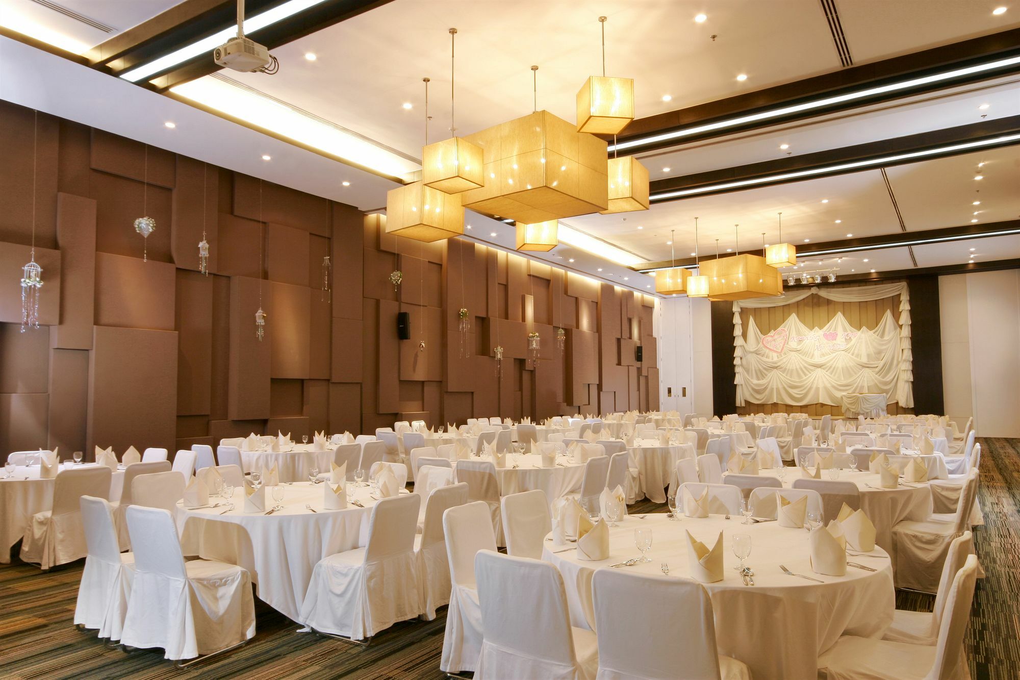 Kameo Grand Hotel & Serviced Apartment, Rayong Exterior photo
