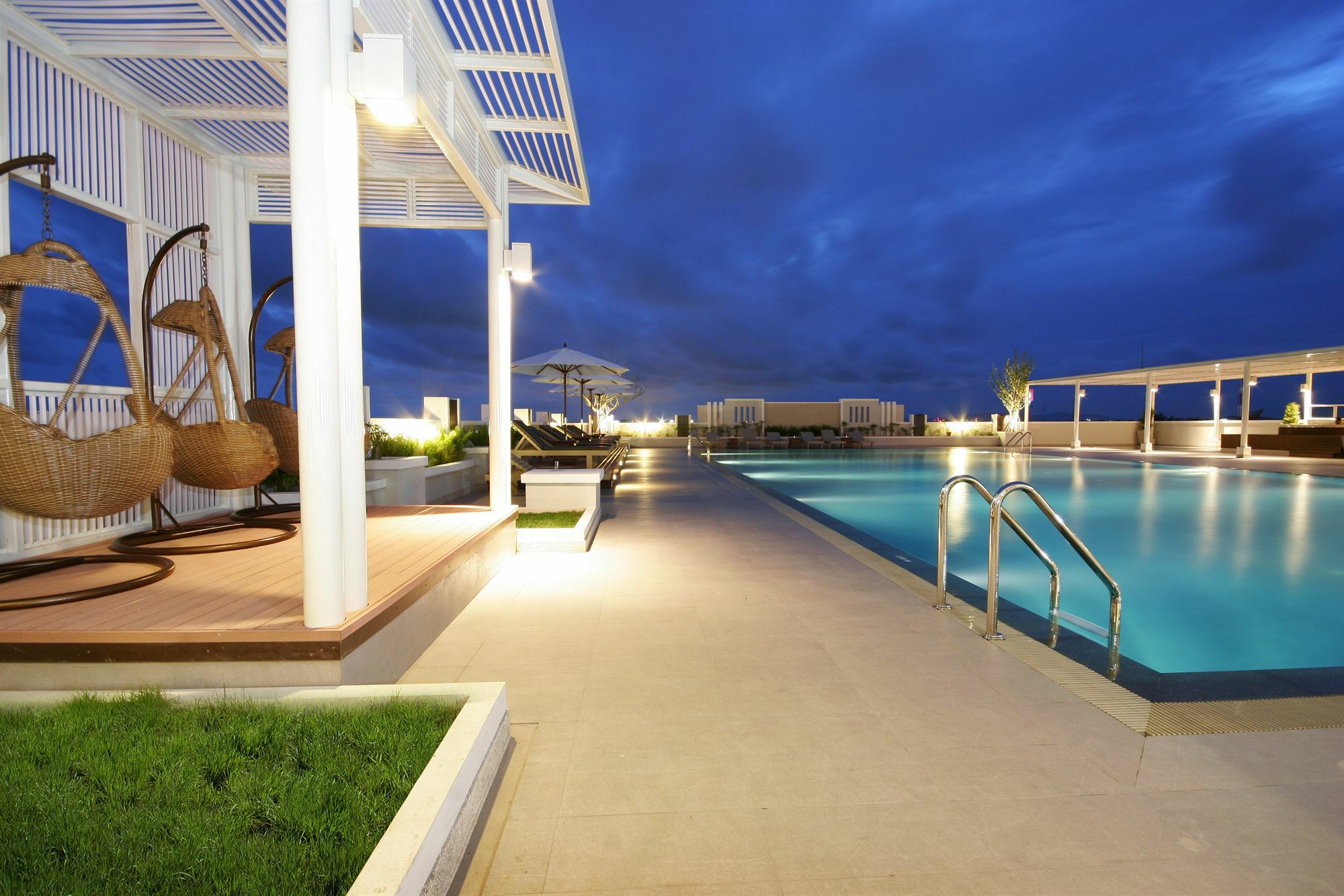 Kameo Grand Hotel & Serviced Apartment, Rayong Exterior photo
